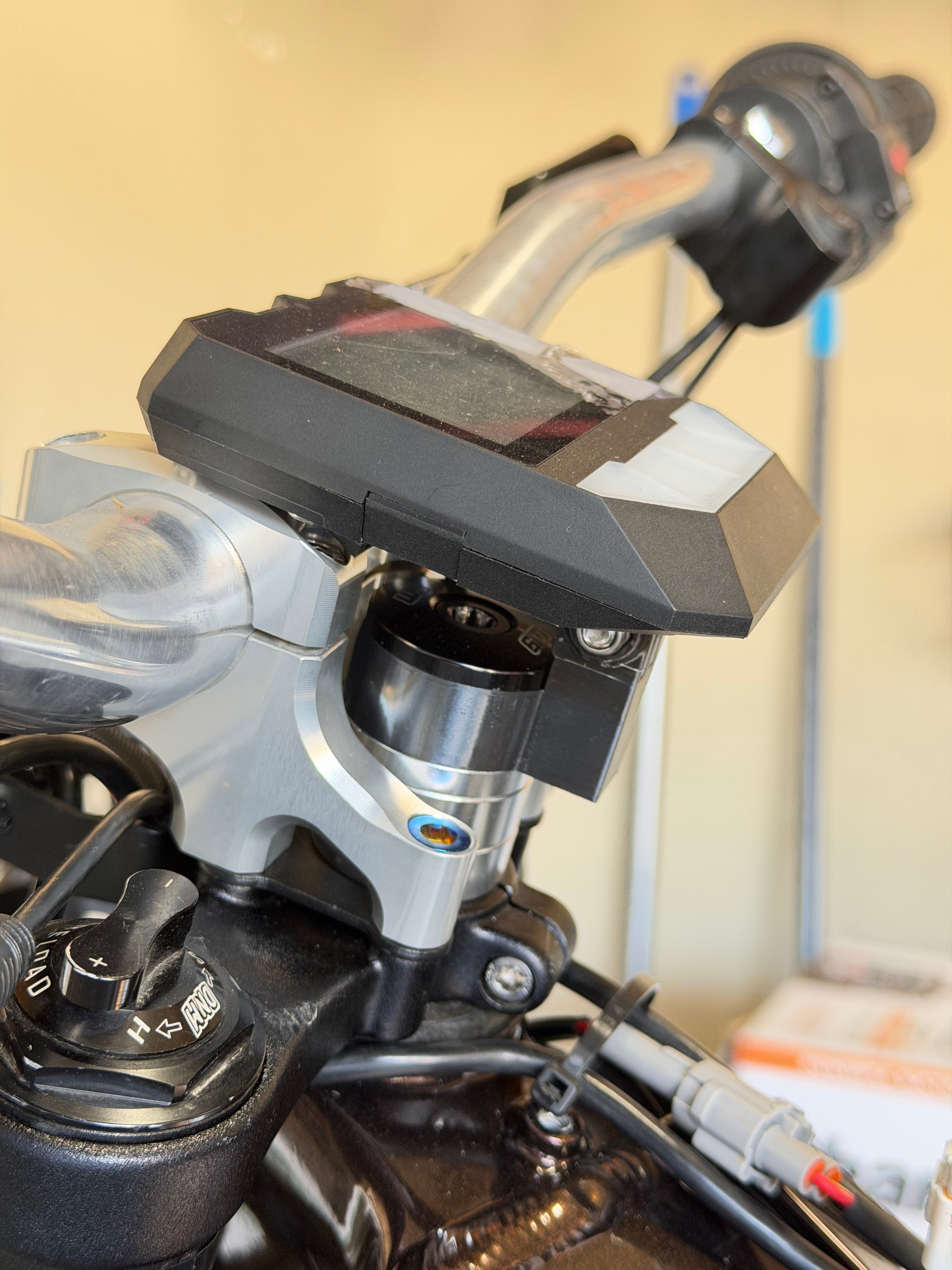 Nucular screen mount